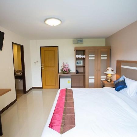 Patong V Hotel Exterior photo