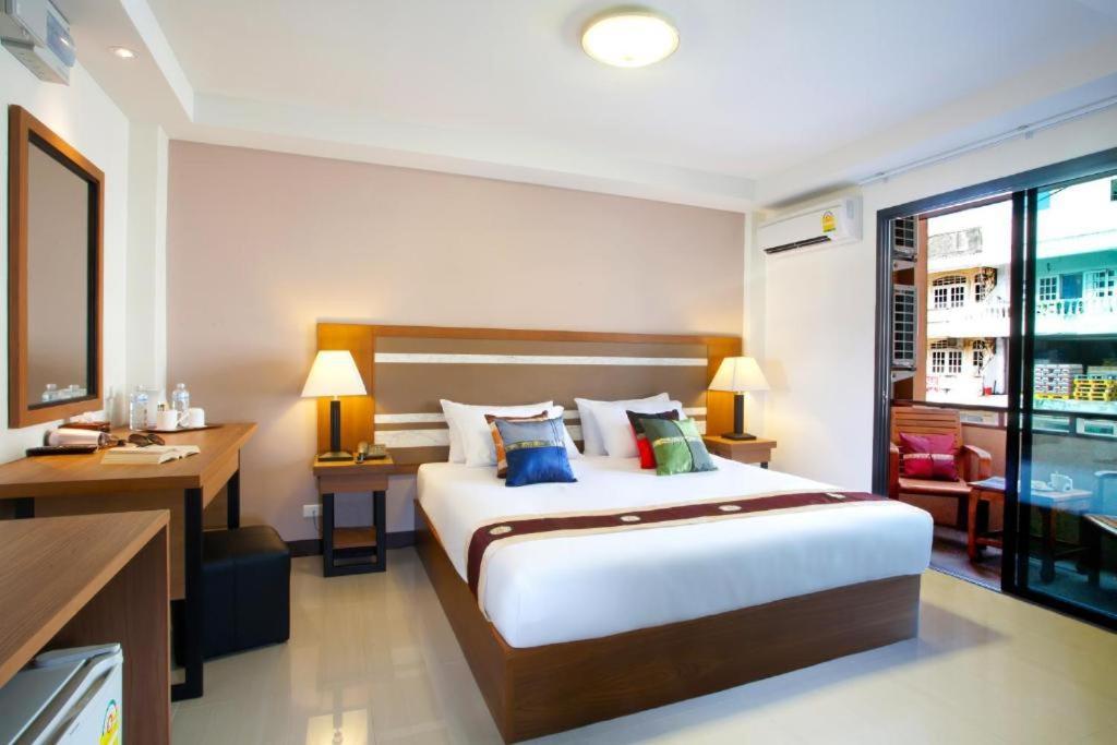 Patong V Hotel Exterior photo