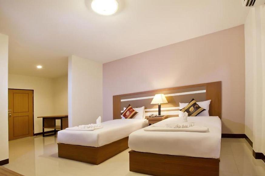 Patong V Hotel Exterior photo