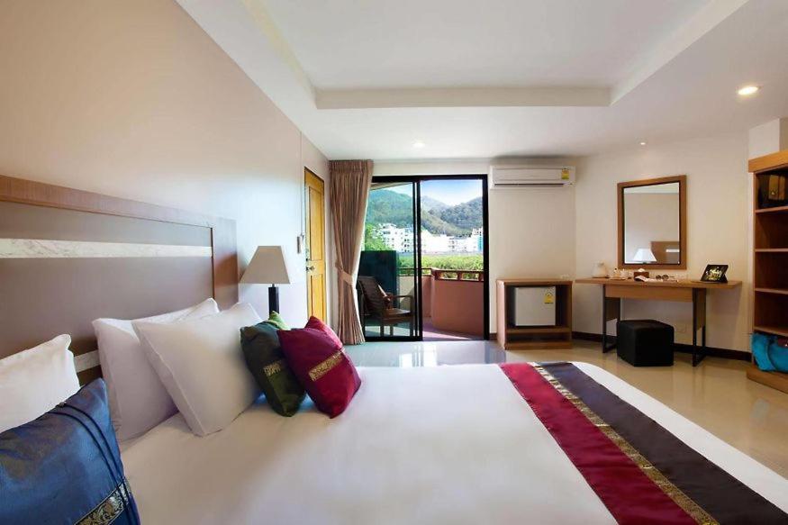 Patong V Hotel Exterior photo